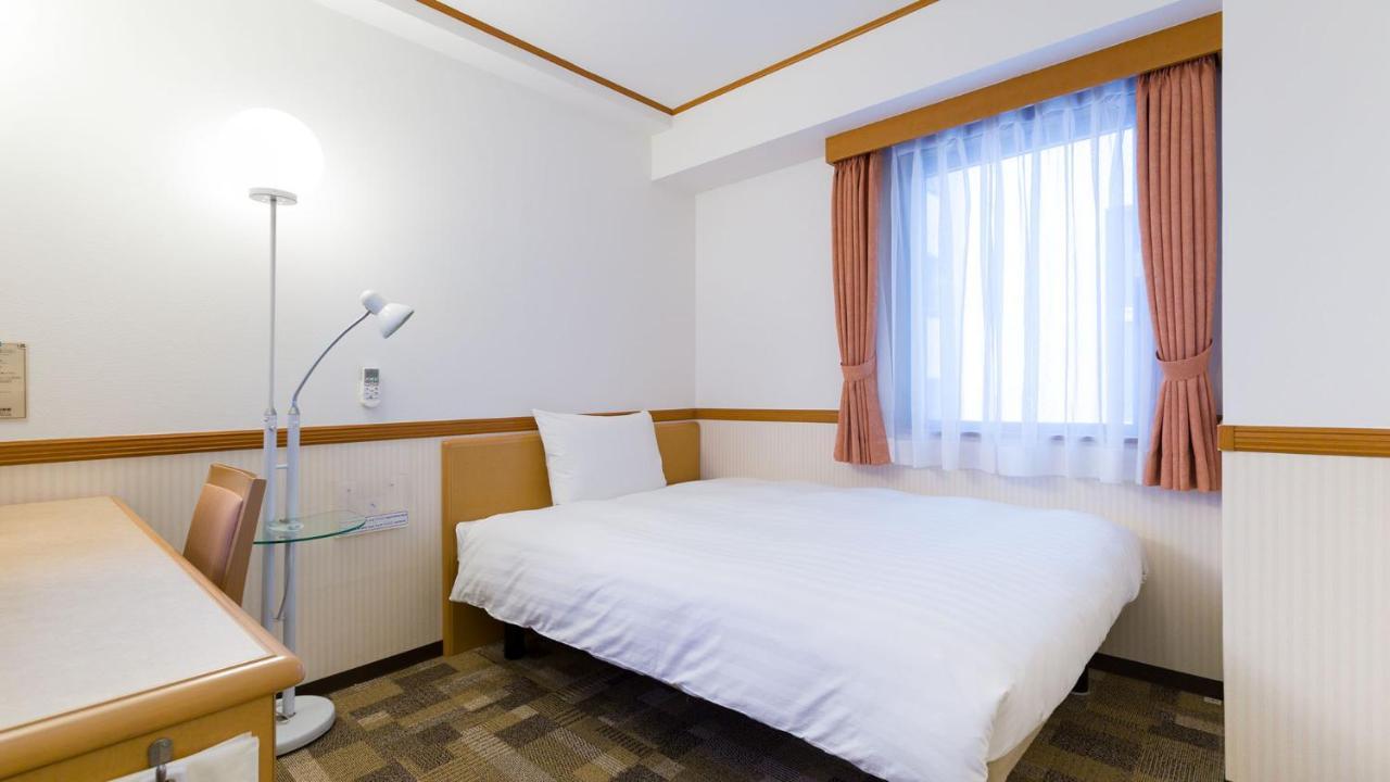 Toyoko Inn Naha Omoromachi Ekimae Номер фото